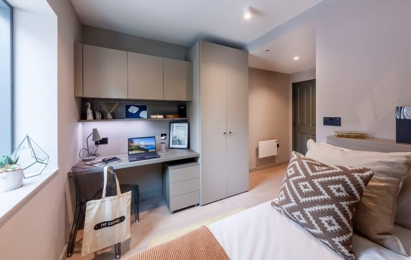 Harvest Road, Englefield Green, Egham - Image 1